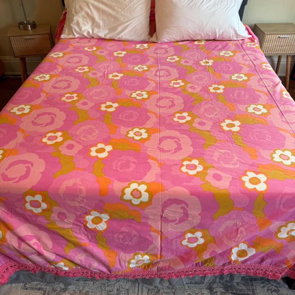 Vintage Wamsutta Full Size Bedspread Pink Psychedelic Floral Crochet Fringe 70s